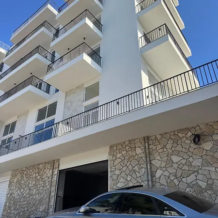 Two Bedroom Modern Seaview Apartment *