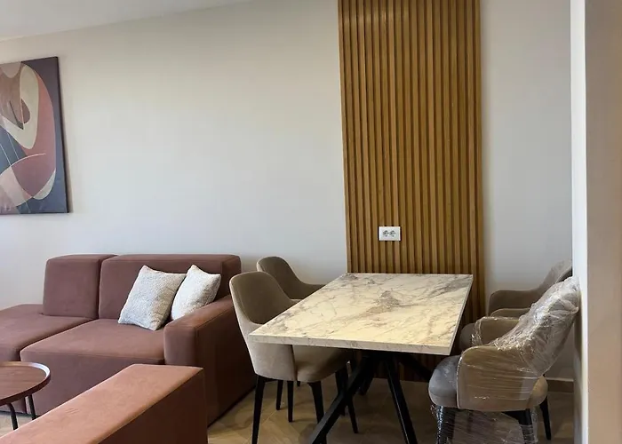 Two Bedroom Modern Seaview Apartment *