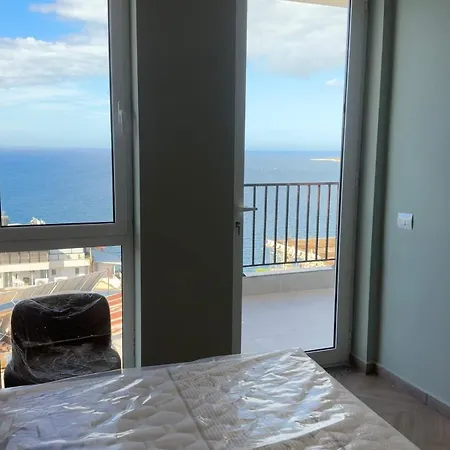 Two Bedroom Modern Seaview *