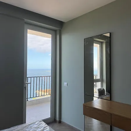 Two Bedroom Modern Seaview *