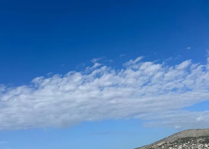 Two Bedroom Modern Seaview Appartement *